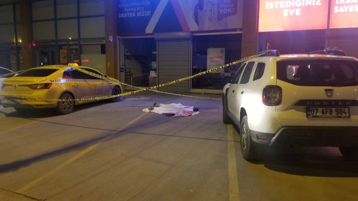 Esenyurt'ta 17 yaşındaki genç kız otelin 8'inci katından düşerek öldü