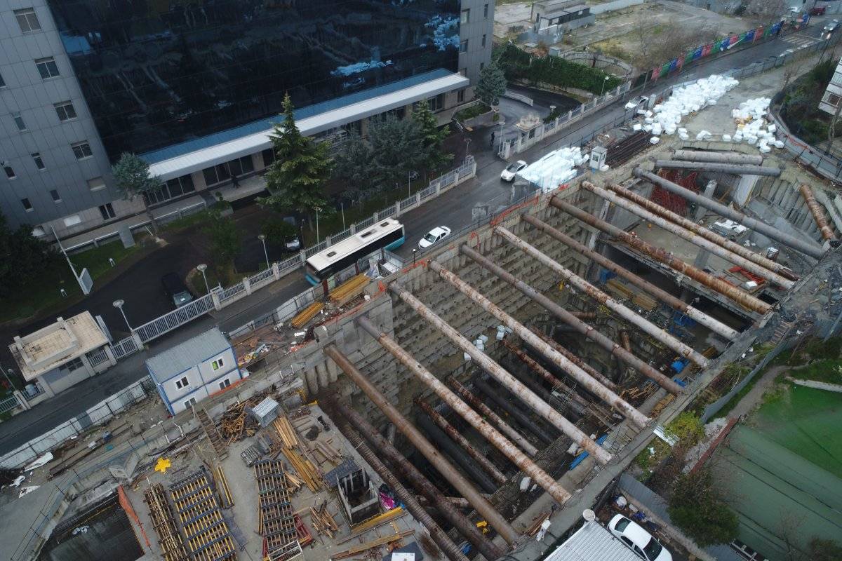 İstanbul'da 4 yıldır süren metro inşaatı vatandaşları çileden çıkardı