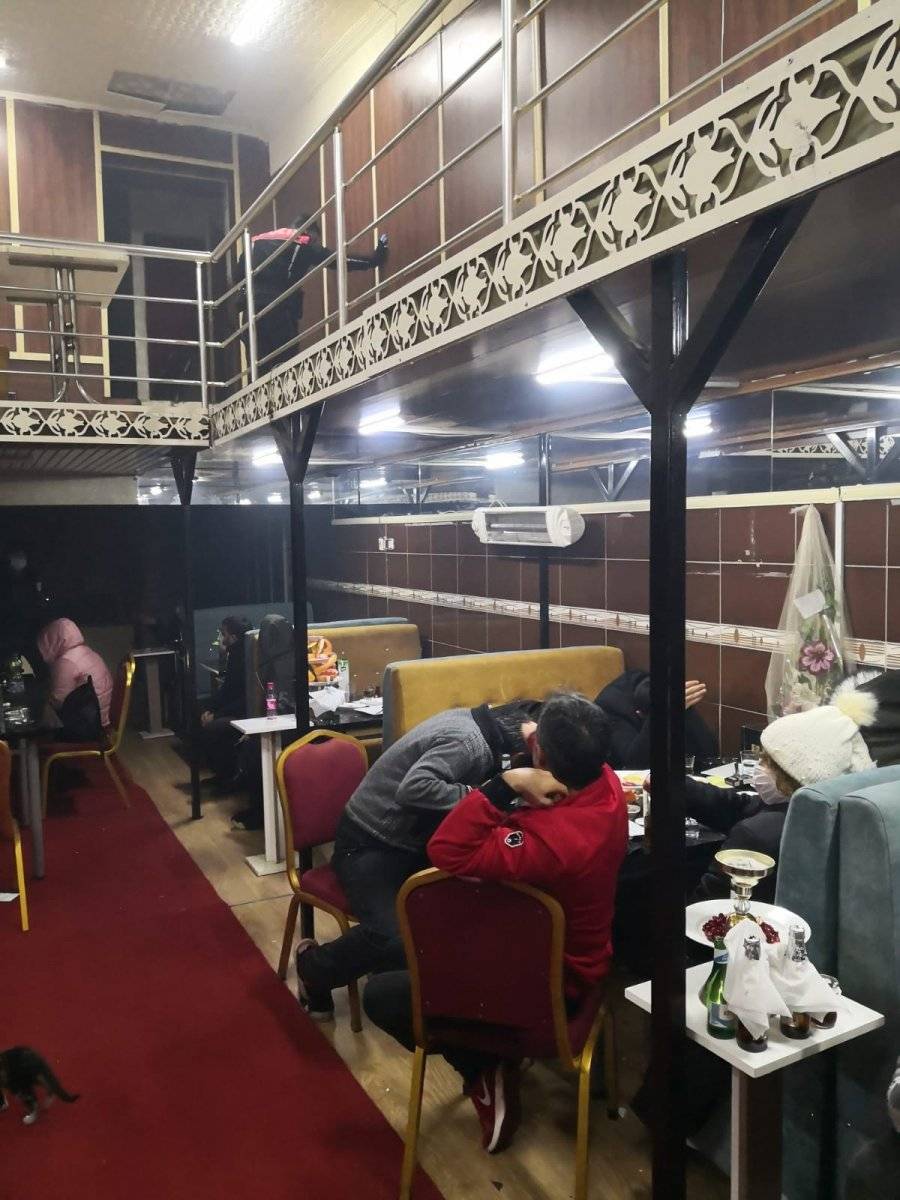 Konya'da ruhsatsız gazinoya polis baskını