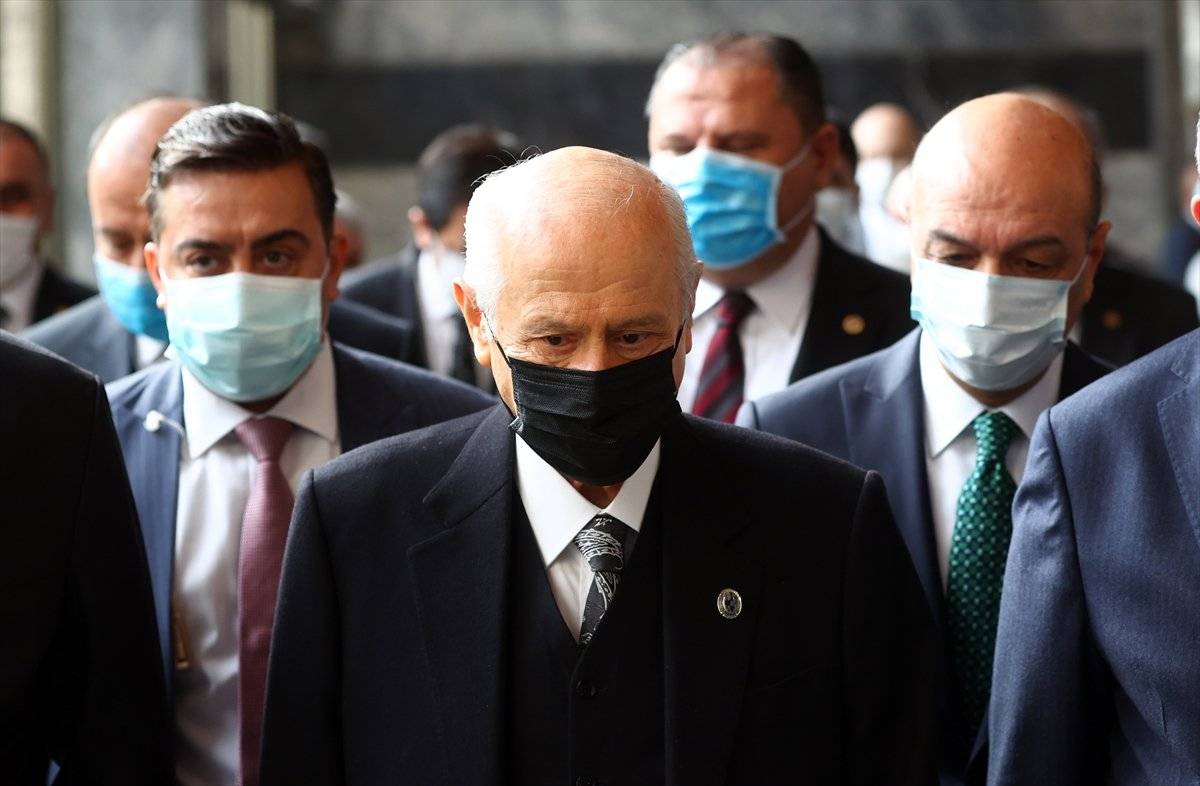 Devlet Bahçeli'den Özlem Gürses'e: Size sadece gülüyoruz