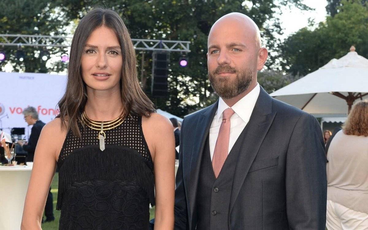 İzzet Özilhan: İyi ki doğdun karım