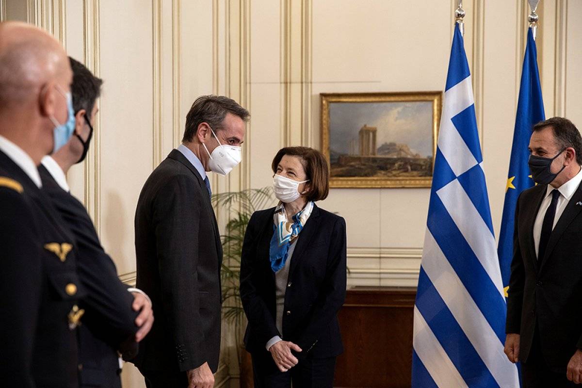 Fransa: Yunanistan'a yeni nesil fırkateynler satmaya hazırız