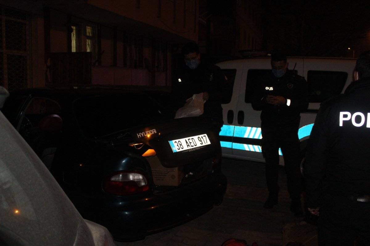 Kayseri'de kısıtlamada uyuşturucu ile yakalanan sürücüye gözaltı