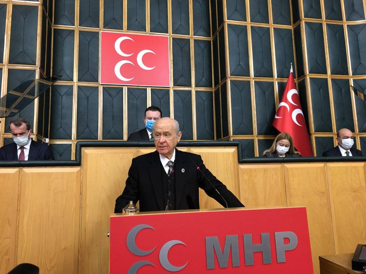 Devlet Bahçeli'den Özlem Gürses'e: Size sadece gülüyoruz
