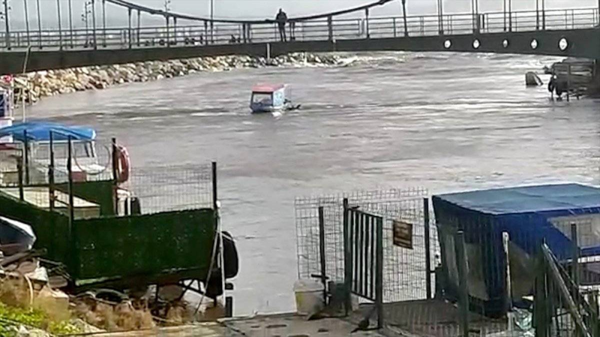 Edremit Körfezi'nde balıkçı tekneleri battı