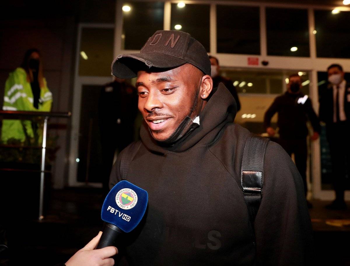 Osayi Samuel İstanbul'da