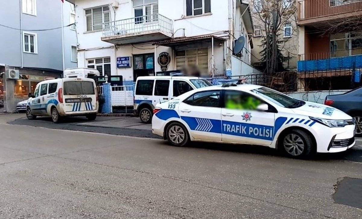 Tekirdağ'da yoldan geçenleri gizlice görüntüleyen şahıs karakolluk oldu