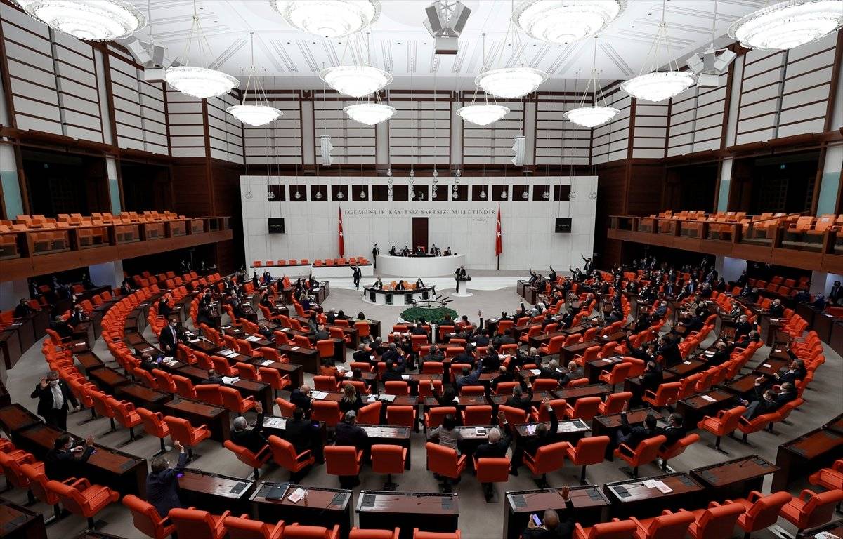 Türk askerinin Aden Körfezi'ndeki görev süresi 1 yıl uzatıldı