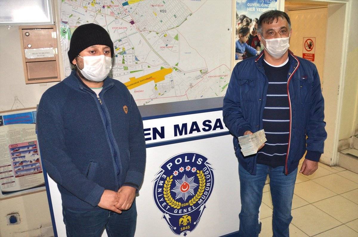 Kahramanmaraş'ta yolda bulduğu 50 bin lirayı sahibine teslim etti