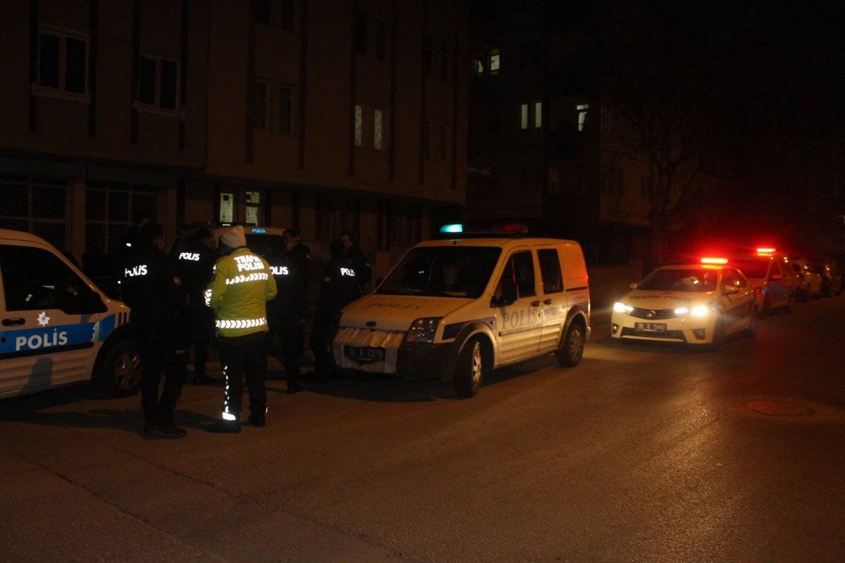 Kayseri'de kısıtlamada uyuşturucu ile yakalanan sürücüye gözaltı