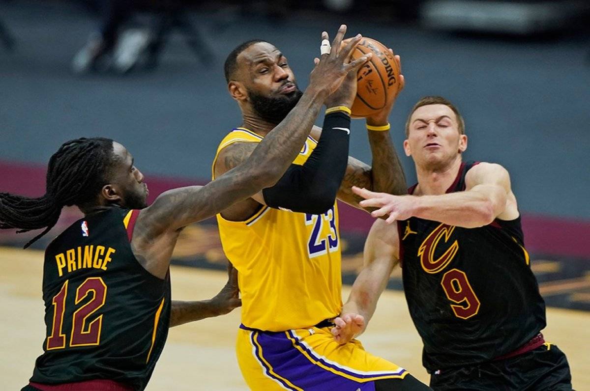LeBron eski takımı Clevelan Cavaliers'e acımadı
