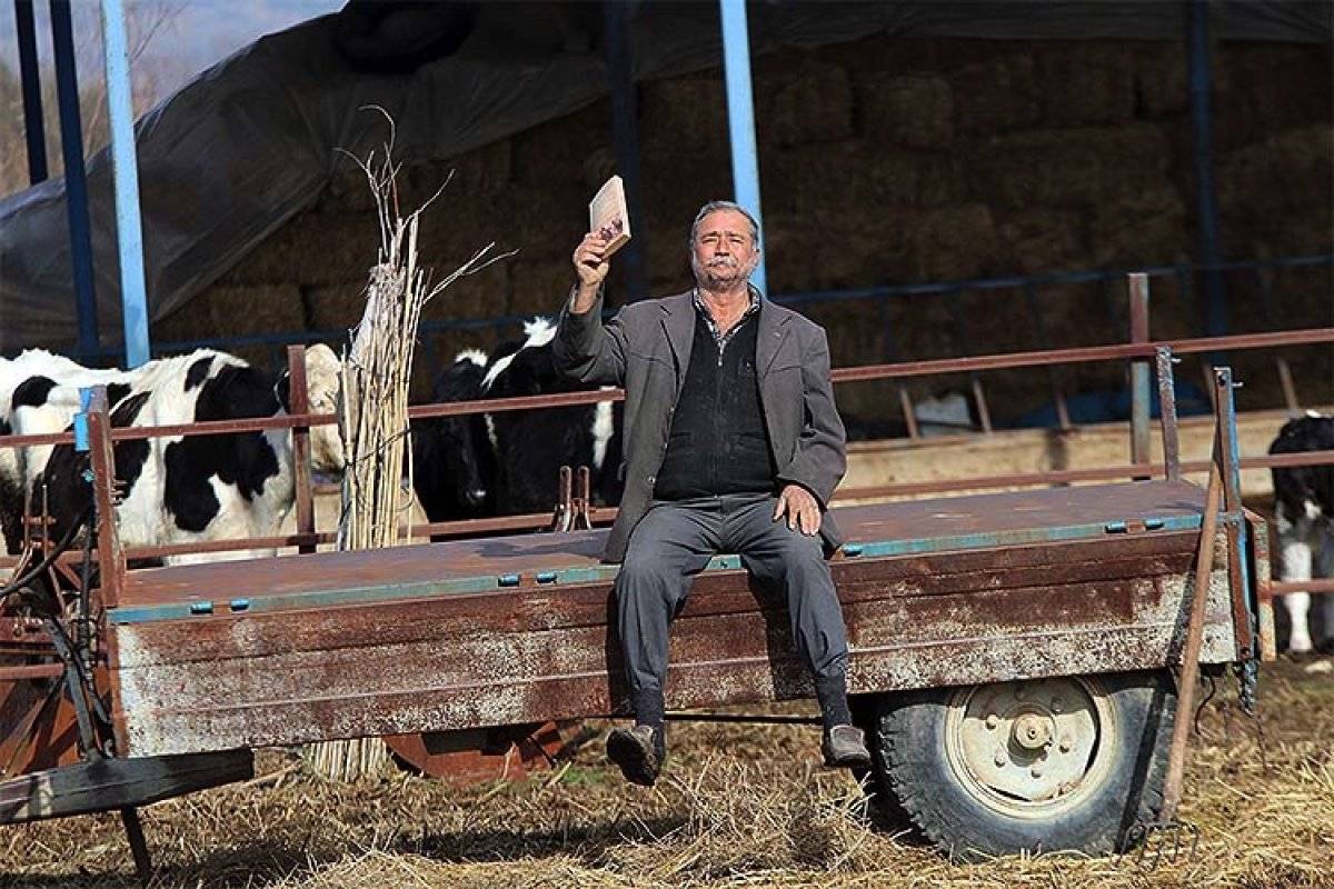 Aydınlı kitap kurdu Ali dede, gençlere örnek oluyor