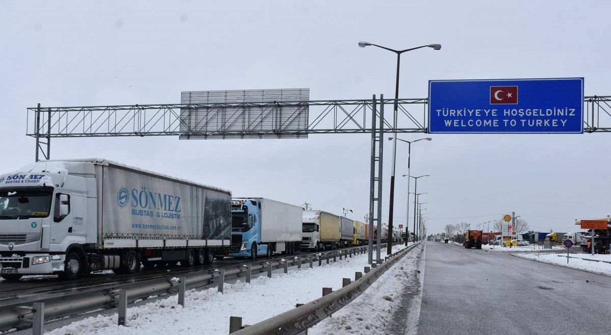 Kapıkule Sınır Kapısı'nda, 1400 tır çıkış için bekliyor