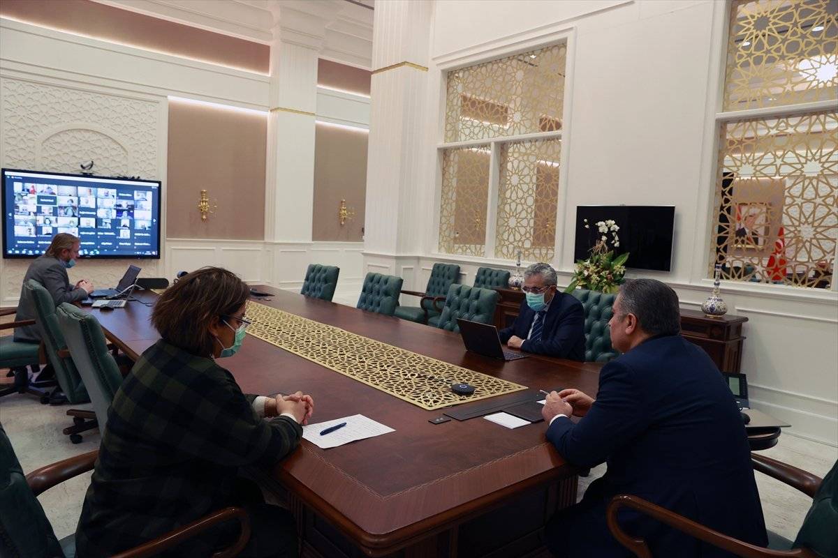 Fahrettin Koca: Vaka sayılarında yüzde 80'e varan düşüş görüldü