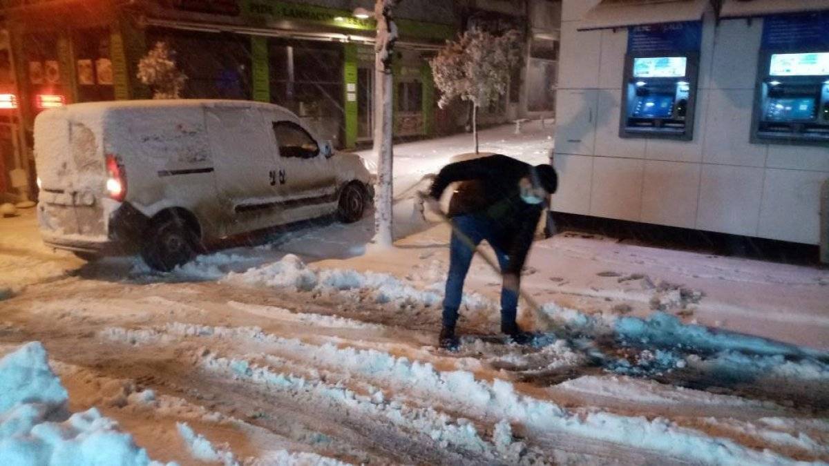 Tekirdağ'da kar 10 santimetreyi aştı