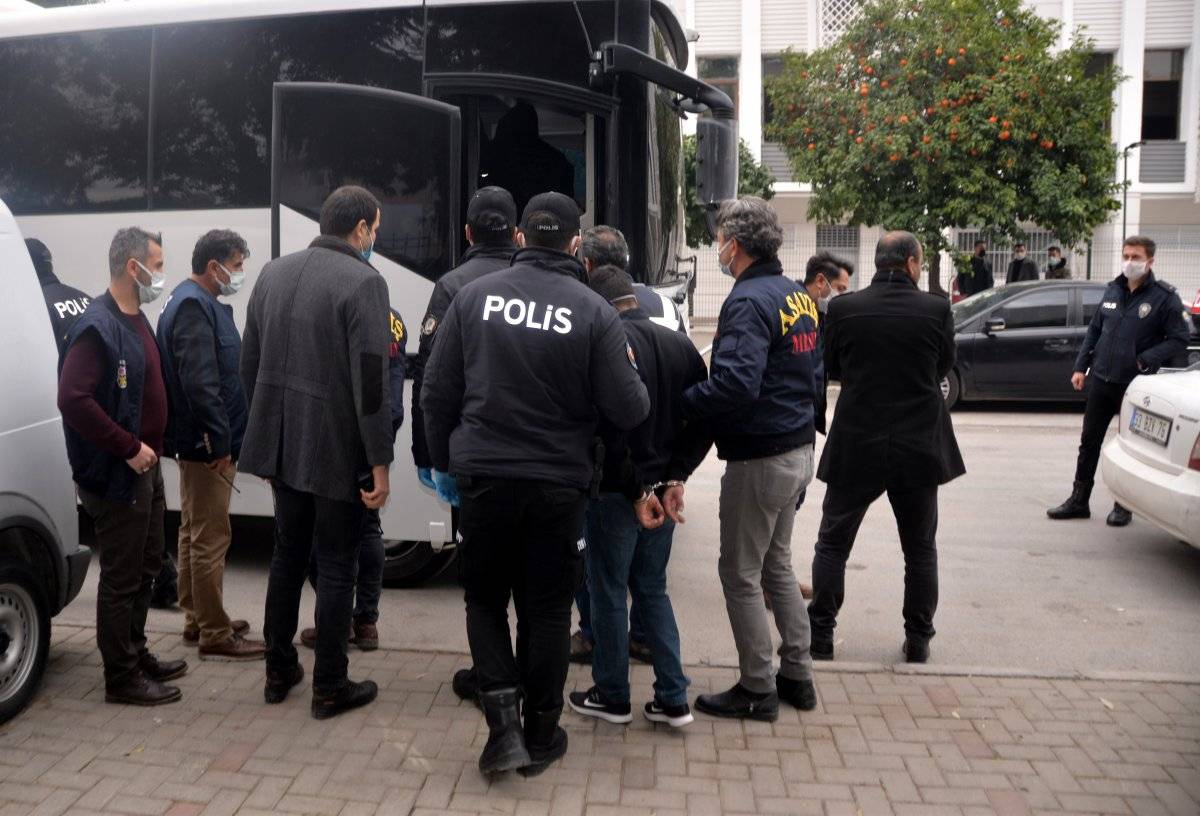 Mersin’de altını gasbetmeye çalışan şüpheliler yakayı ele verdi