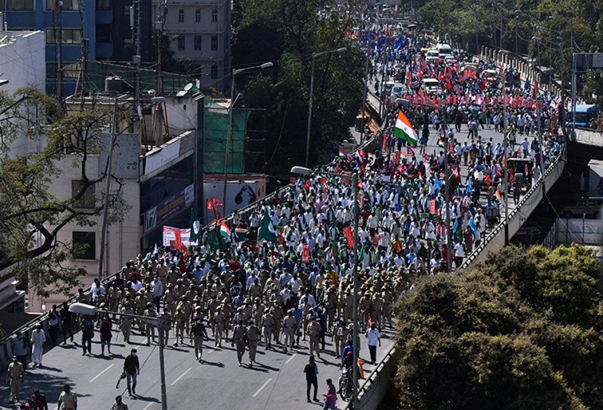Hindistan'da tarım yasalarına karşı tepkiler büyüyor