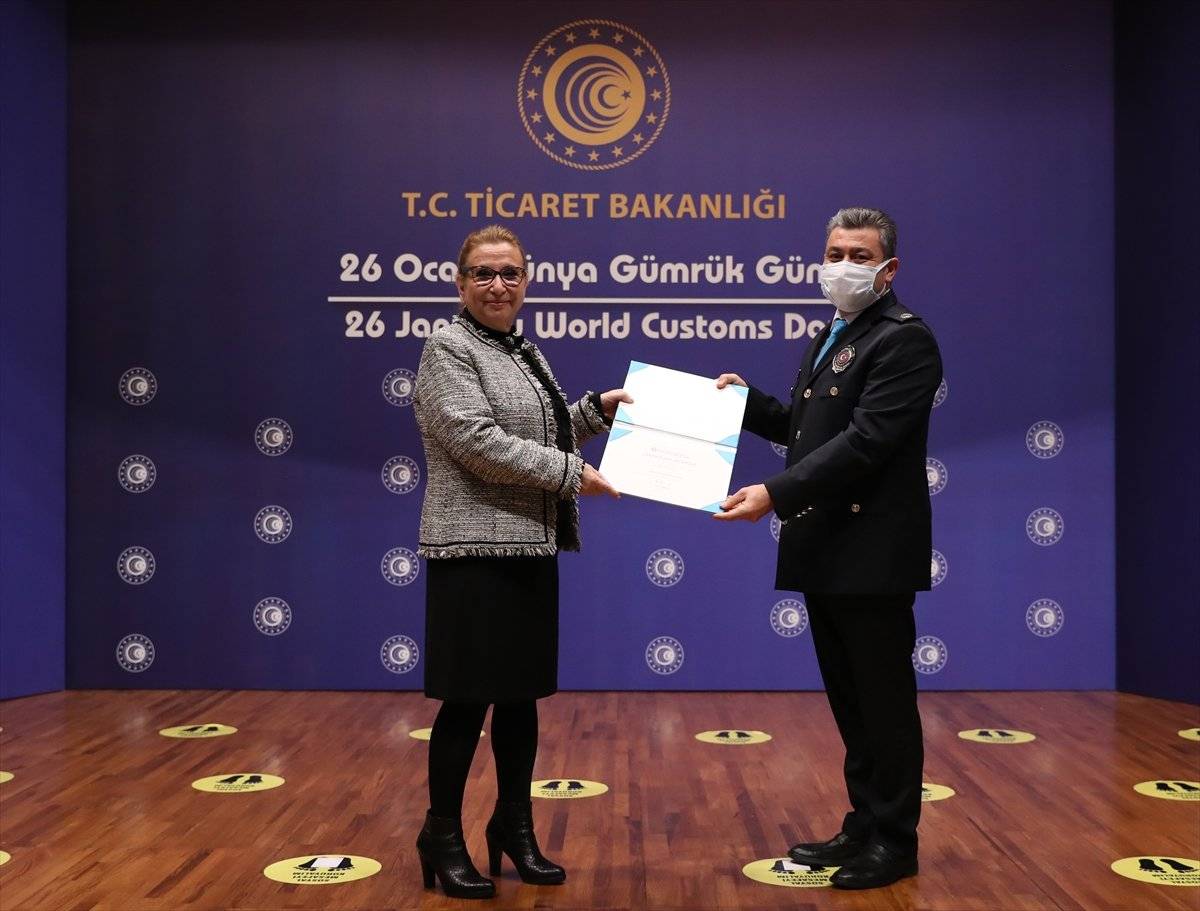 Gümrük hız kesmedi