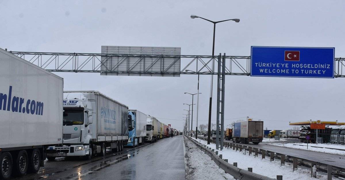 Kapıkule Sınır Kapısı'nda, 1400 tır çıkış için bekliyor