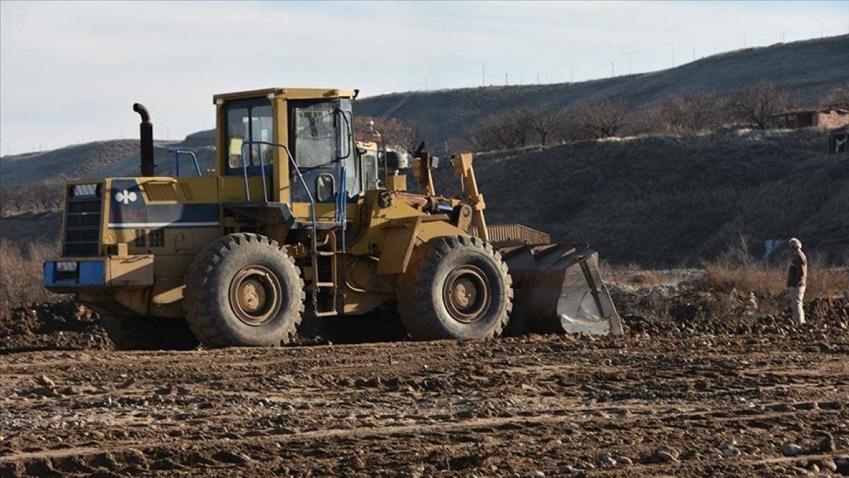 Tarıma elverişsiz arazilere sera yapılıyor