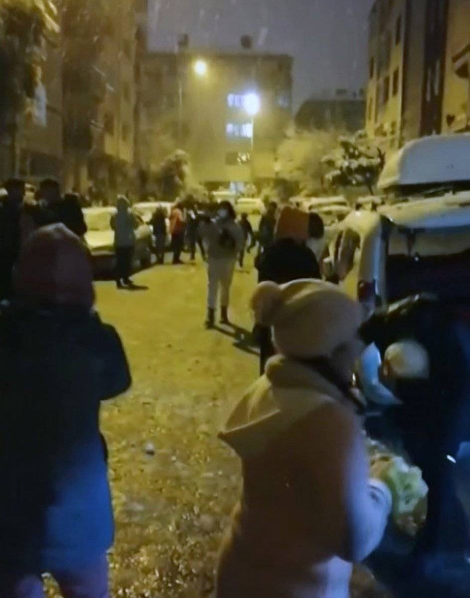 Kar yağışı gören Muğlalılar, koronavirüsü unuttu