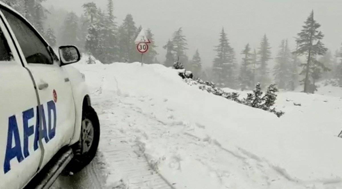 Osmaniye'de yoğun kar yağışında mahsur kalan vatandaşları AFAD kurtardı