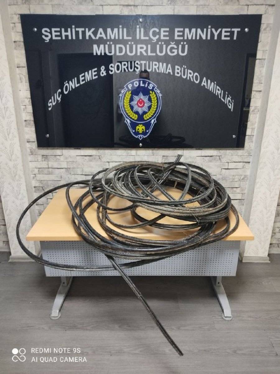 Gaziantep'te kablo hırsızları, kameraya yakalandı