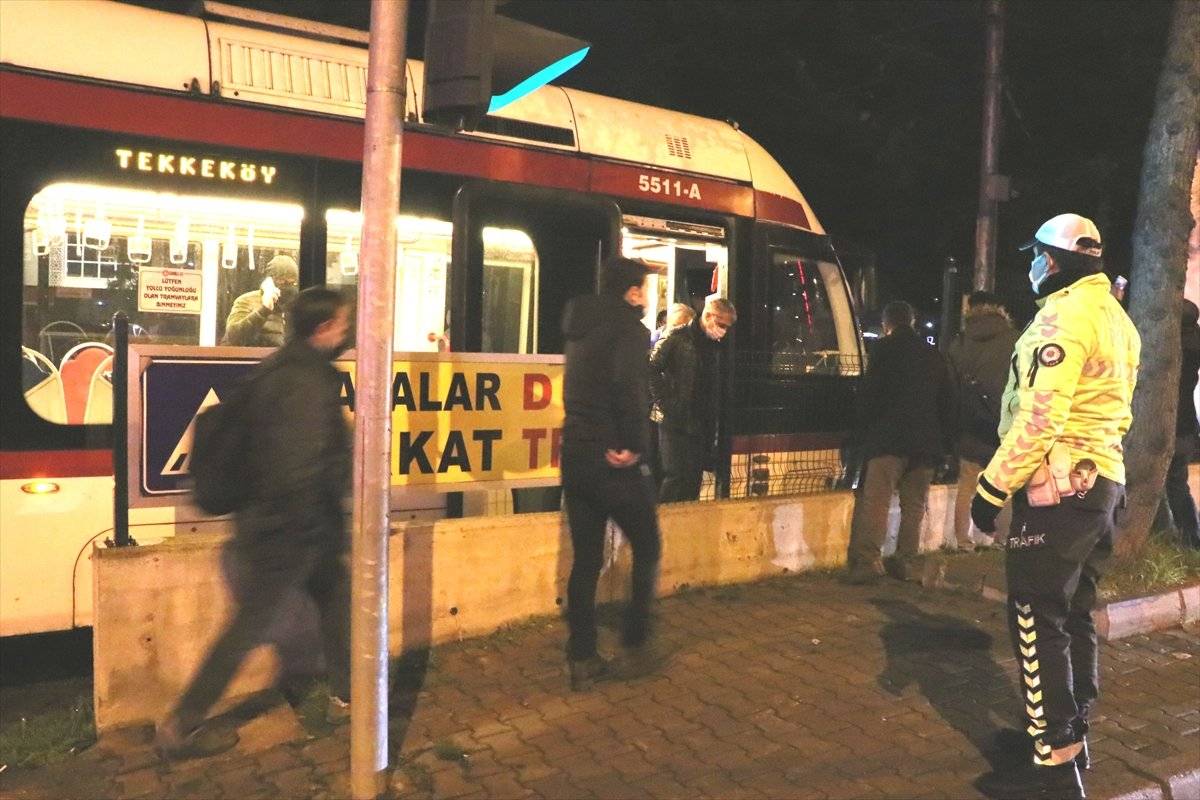 Samsun'da hemzemin geçitteki tramvay yayaya çarptı