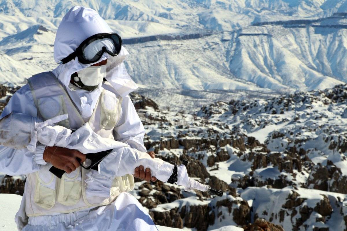 Irak sınırındaki Balkayalar'da teröristlere göz açtırılmıyor