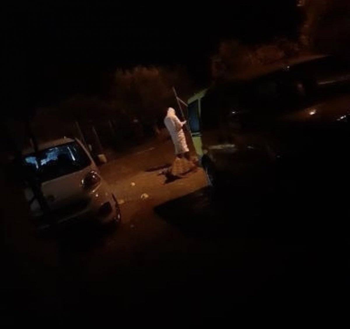 İzmir'de bir kişi sokak ortasında pompalı tüfekle öldürüldü