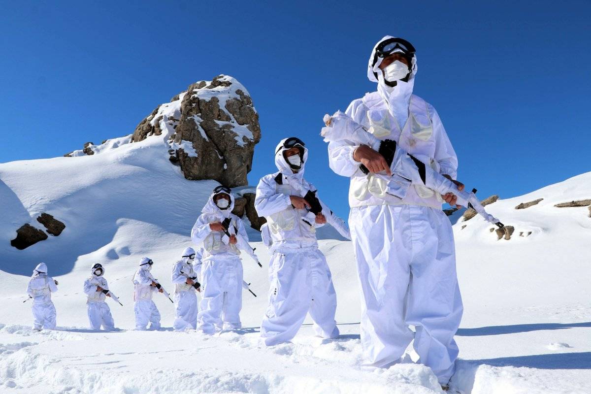 Irak sınırındaki Balkayalar'da teröristlere göz açtırılmıyor