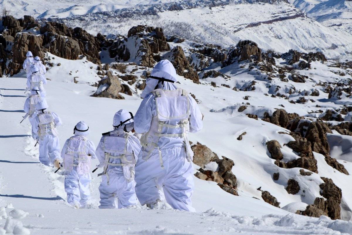 Irak sınırındaki Balkayalar'da teröristlere göz açtırılmıyor