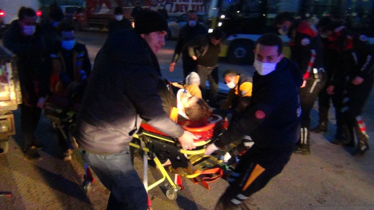 Bursa'da kamyonet ile engelli aracı çarpıştı