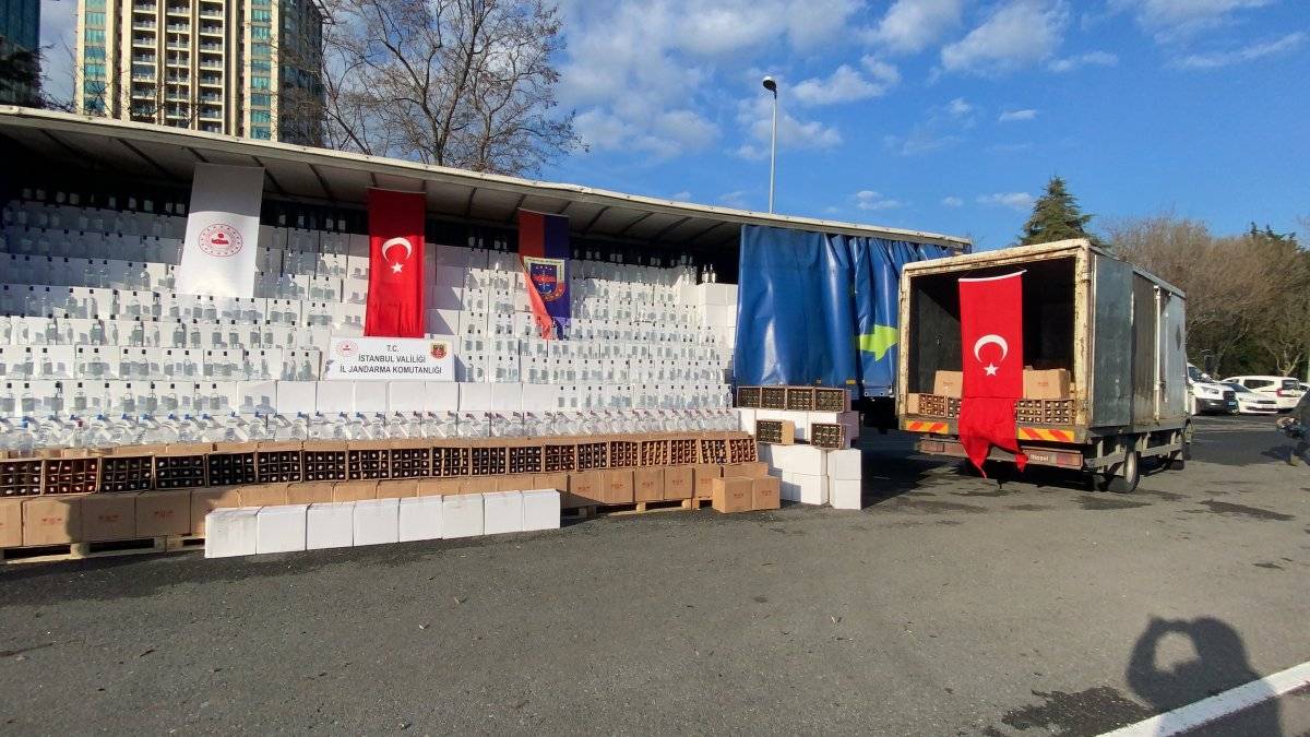 İstanbul’da tırın içerisinde 10 bin litre sahte içki ele geçirildi