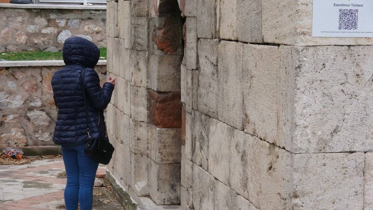 Tokat’ta emirin mezarını evliya türbesi sanıp dua ediyorlar