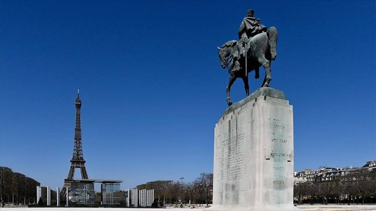 Fransa, yeni tasarıyla Müslümanların İslam'ı yaşamasını zorlaştırıyor