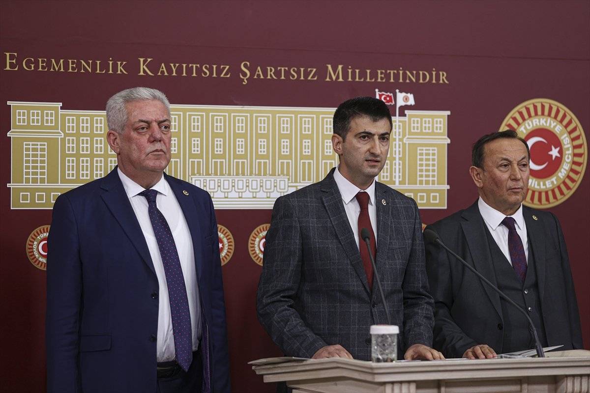 3 milletvekilinin istifasına ilişkin açıklamaları