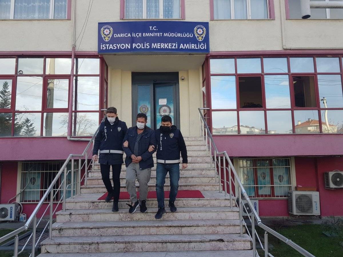 Kocaeli'de dolandırıcı, parti yaparken yakalandı