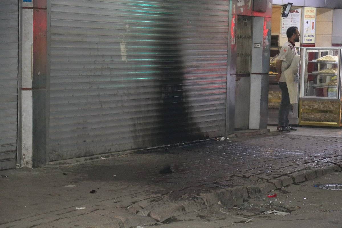 Adana'da iş yerine molotof atan şahıs yakalandı