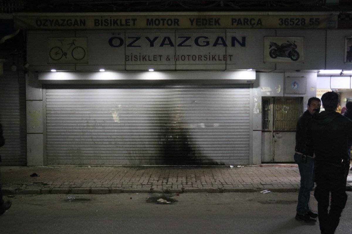 Adana'da iş yerine molotof atan şahıs yakalandı