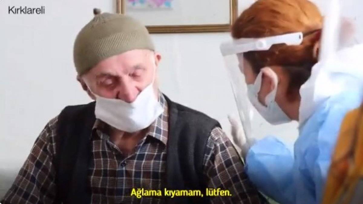 Fahrettin Koca aşı olan Selim Dede'nin duygu dolu görüntülerini paylaştı