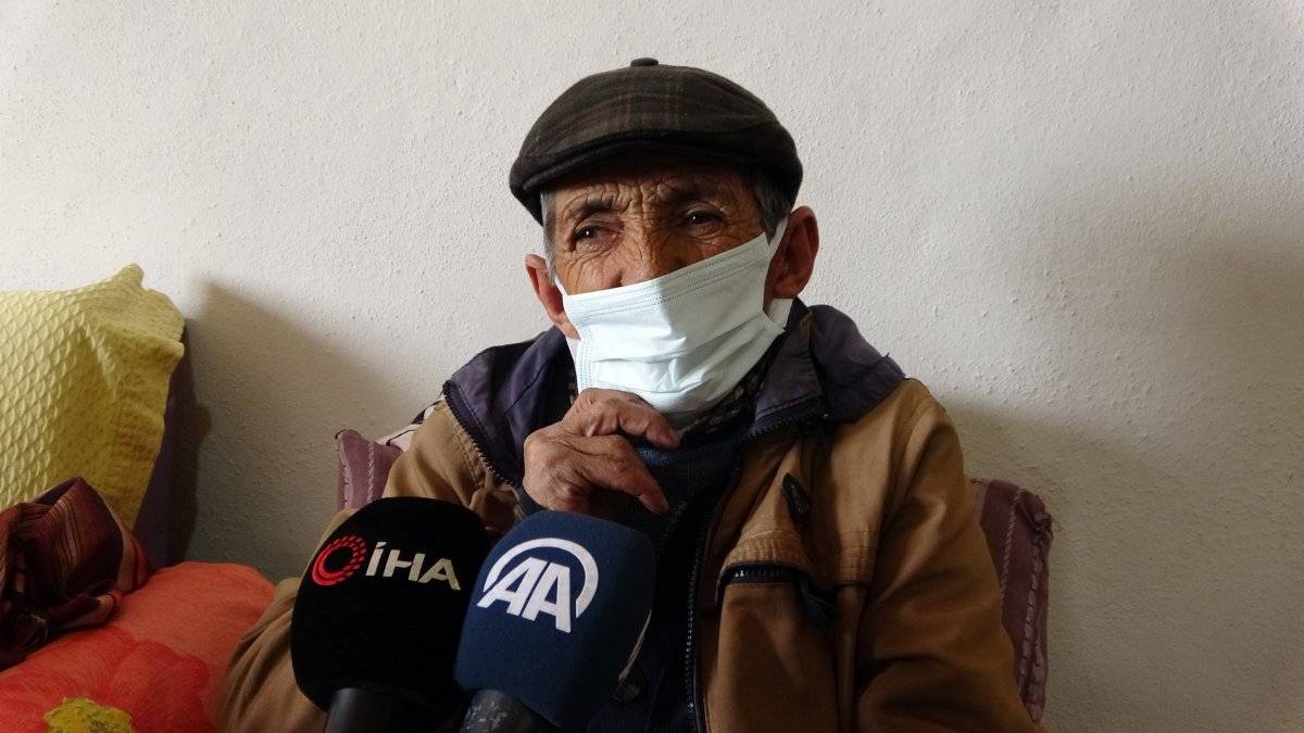 Muş'ta aracı yolda kalan sağlıkçılar, yürüyerek aşı yapmaya gitti