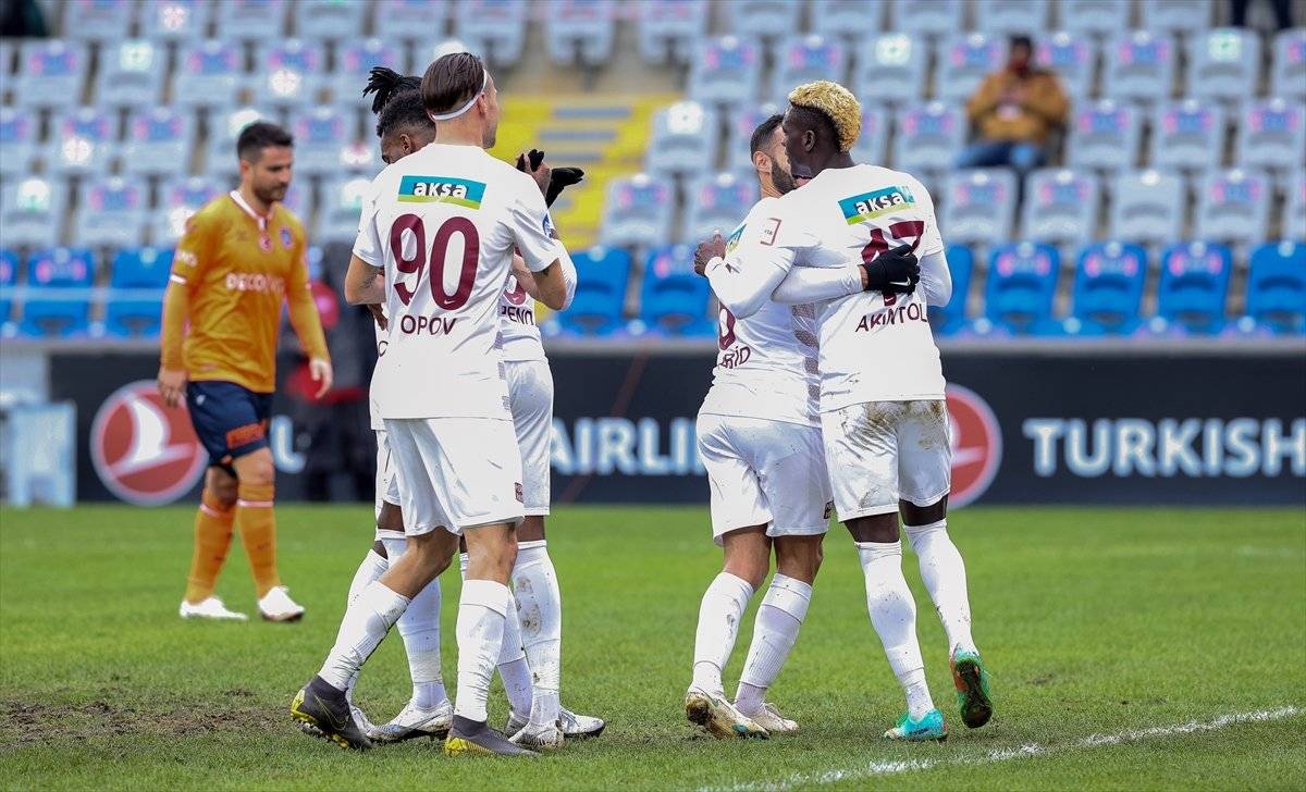 Başakşehir, Hatayspor'dan fark yedi