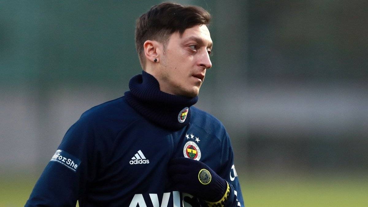 Robert Pires: Mesut Özil bir Arsenal efsanesi