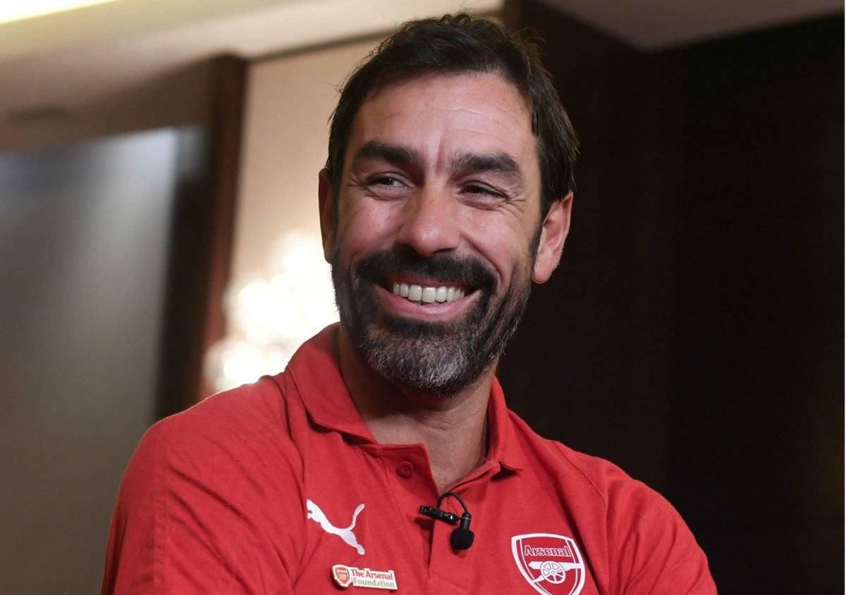 Robert Pires: Mesut Özil bir Arsenal efsanesi