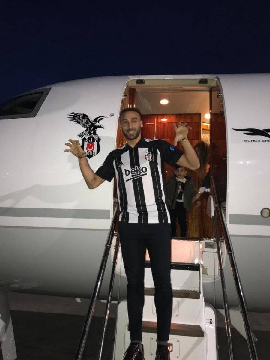 Cenk Tosun, Beşiktaş formasıyla poz verdi