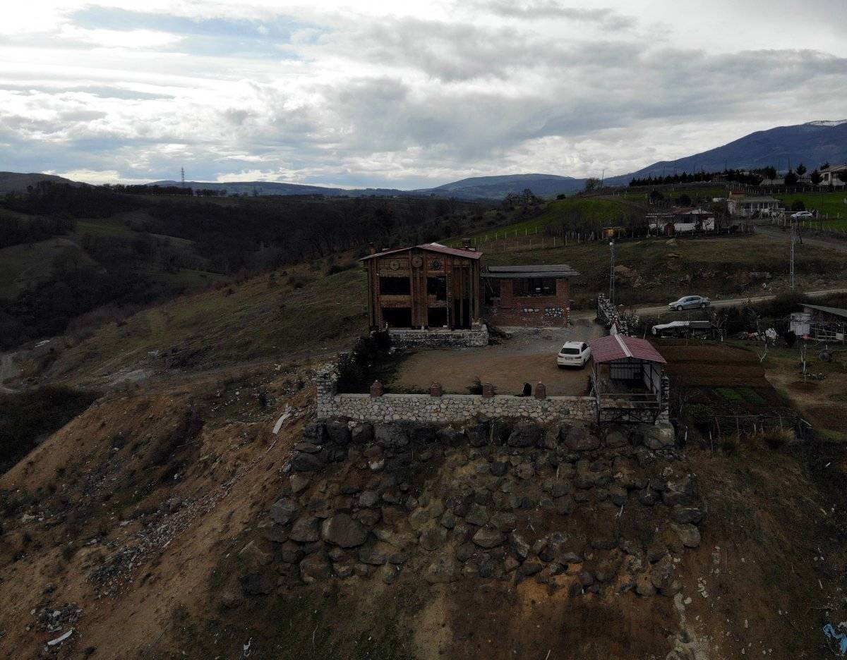 Samsun'da eski komando, salgından korunmak için kale-evinde kalıyor