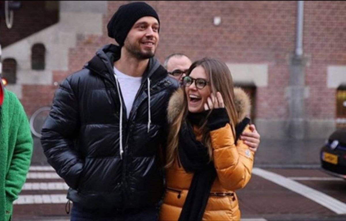 Aslı Enver eski sevgilisi Murat Boz'un fan sayfasını takibe aldı