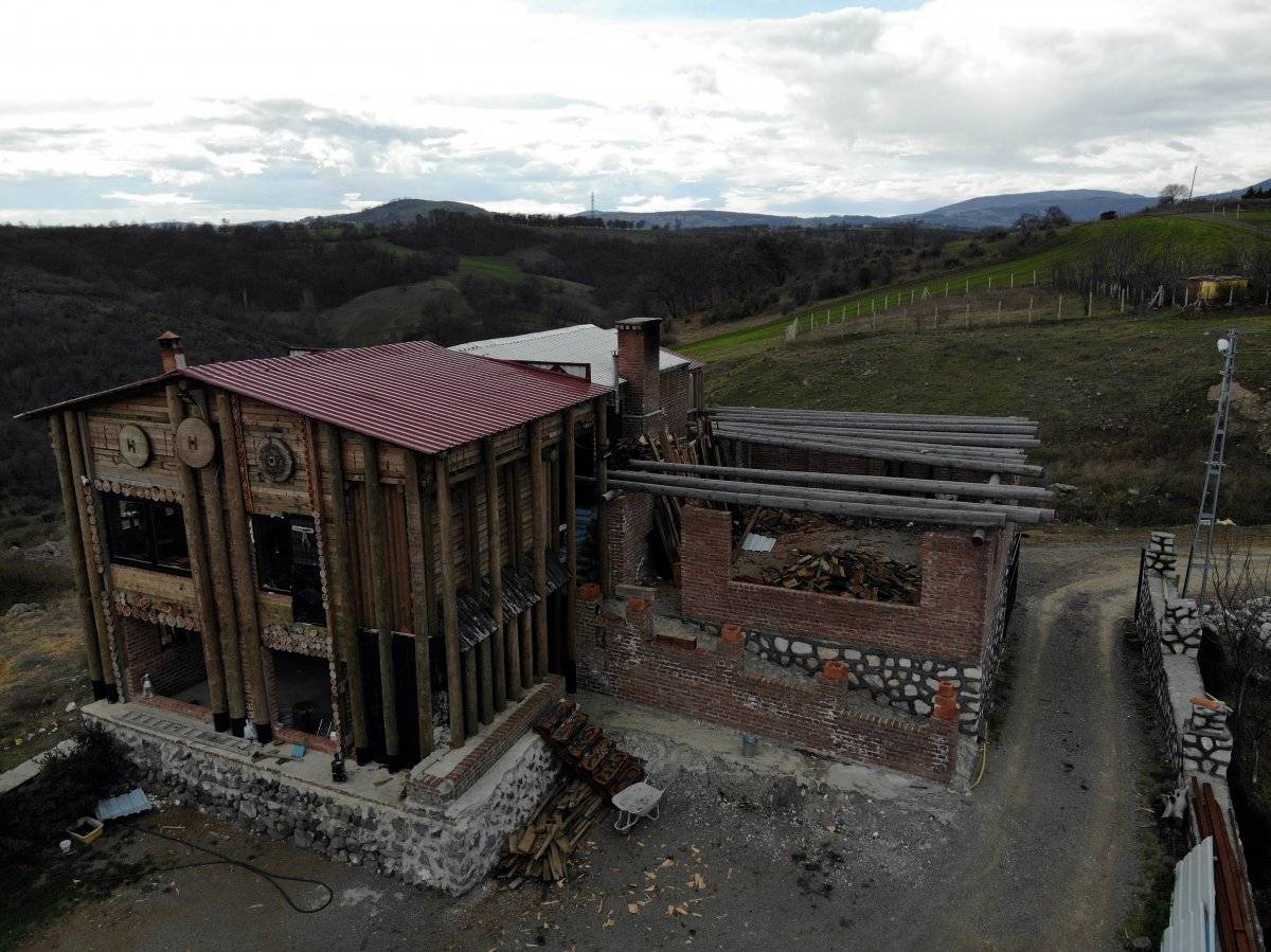 Samsun'da eski komando, salgından korunmak için kale-evinde kalıyor