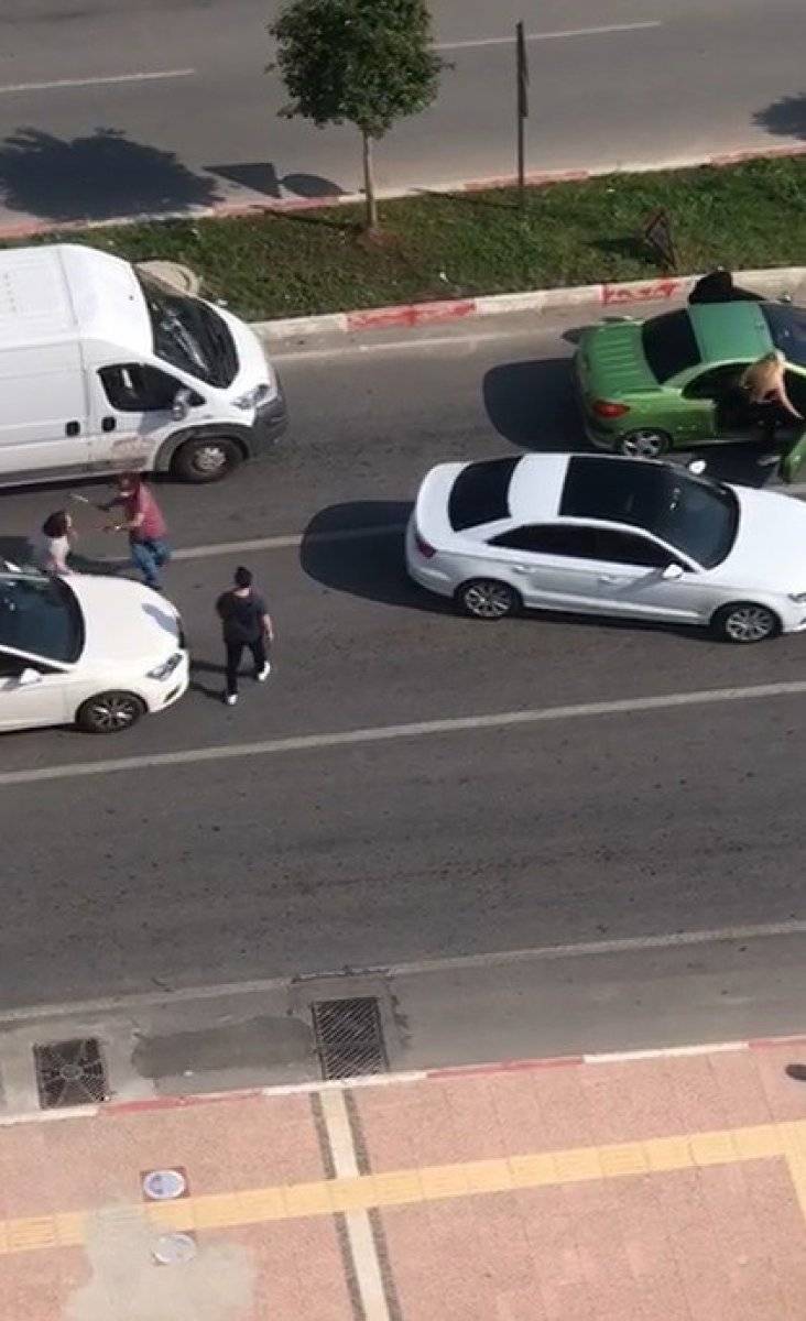 Mersin'de trafikte kadınları sopayla darbeden sanığa para cezası